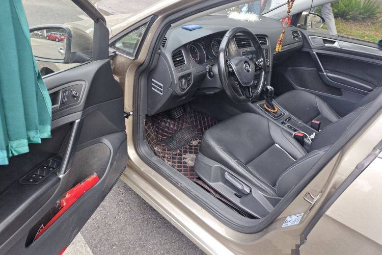 Used Volkswagen Golf 2015 1.4TSI Automatic Comfort Model Driver Seat