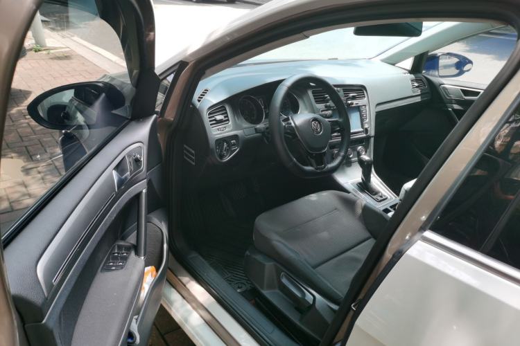 Used Volkswagen Golf 2015 1.6L Automatic Fashion Model Driver Seat