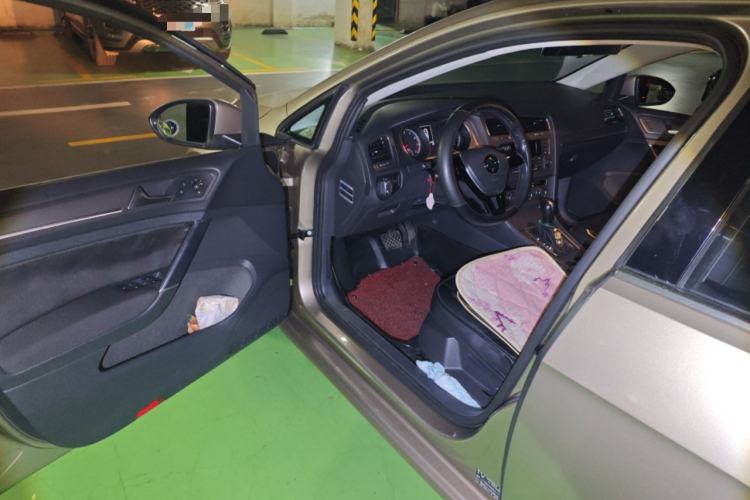 Used Volkswagen Golf 2015 1.6L Automatic Comfort Model Driver Seat