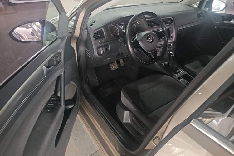 Used Volkswagen Golf 2015 1.4TSI Automatic Comfort Model Driver Seat