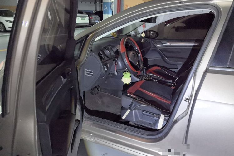 Used Volkswagen Golf 2015 1.4TSI Automatic Comfort Model Driver Seat