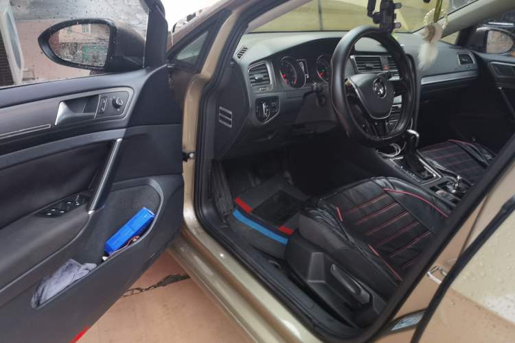 Used Volkswagen Golf 2015 1.4TSI Automatic Comfort Model Driver Seat