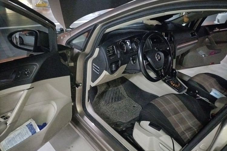 Used Volkswagen Golf 2015 1.2TSI Automatic Comfort Model Driver Seat