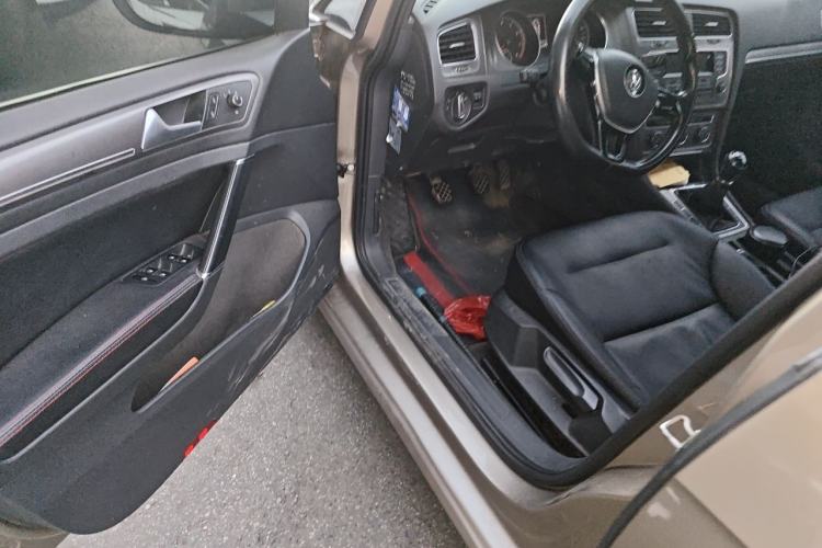 Used Volkswagen Golf 2015 1.4TSI Manual Comfort Model Driver Seat