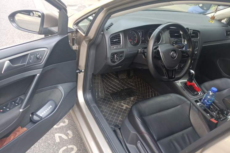 Used Volkswagen Golf 2015 1.4TSI Automatic Comfort Model Driver Seat