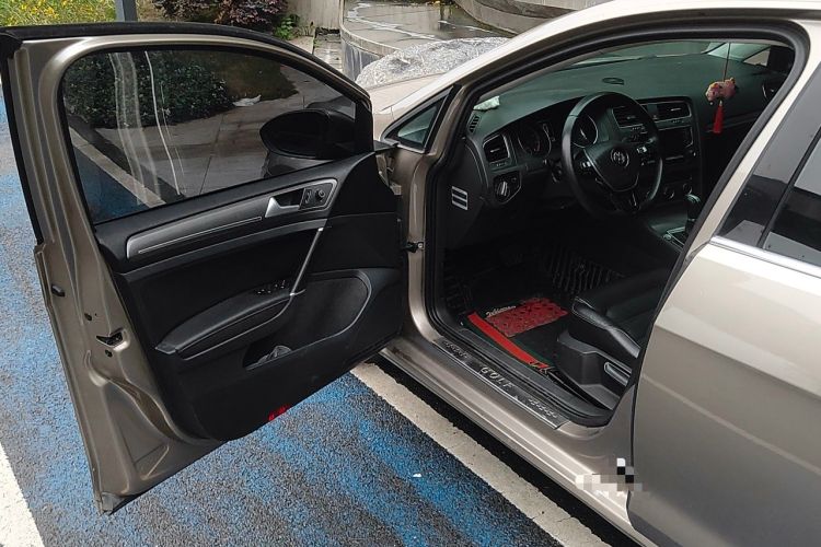 Used Volkswagen Golf 2015 1.4TSI Automatic Luxury Model Driver Seat