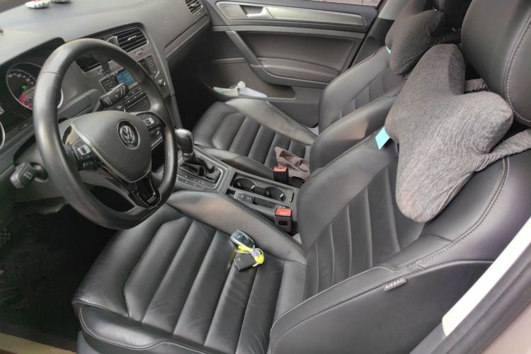 Used Volkswagen Golf 2015 1.4TSI Automatic Luxury Model Driver Seat
