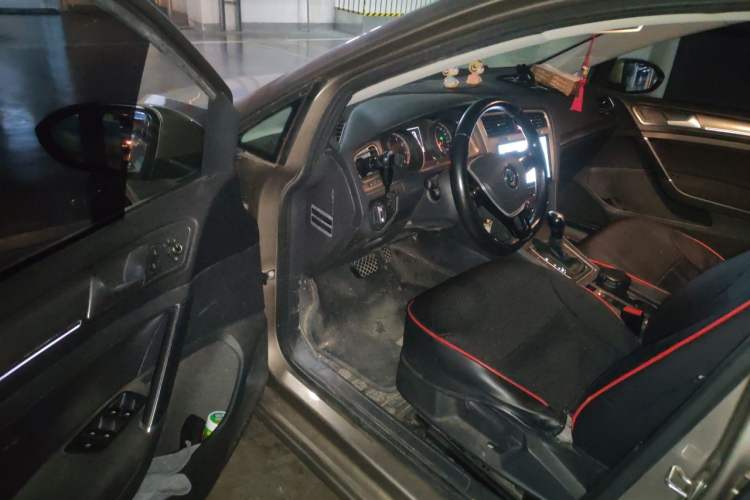 Used Volkswagen Golf 2015 1.6L Automatic Comfort Model Driver Seat