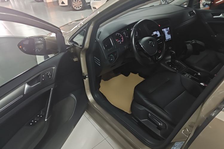 Used Volkswagen Golf 2015 1.6L Automatic Comfort Model Driver Seat