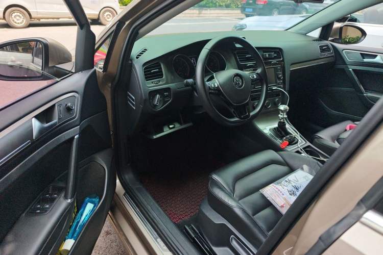 Used Volkswagen Golf 2015 1.4TSI Automatic Luxury Model Driver Seat