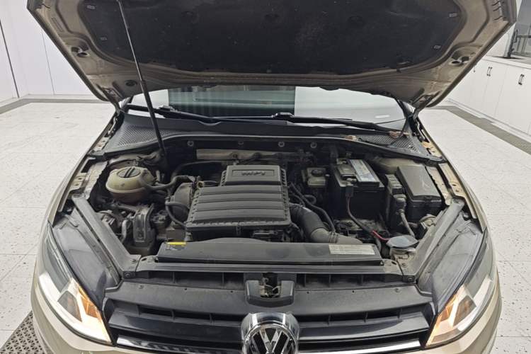 Used Volkswagen Golf 2015 1.6L Automatic Comfort Model Engine Bay