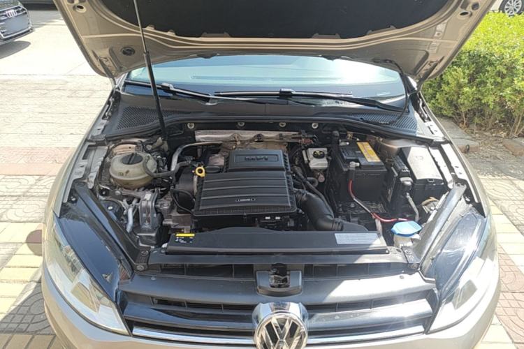 Used Volkswagen Golf 2015 1.6L Automatic Fashion Model Engine Bay