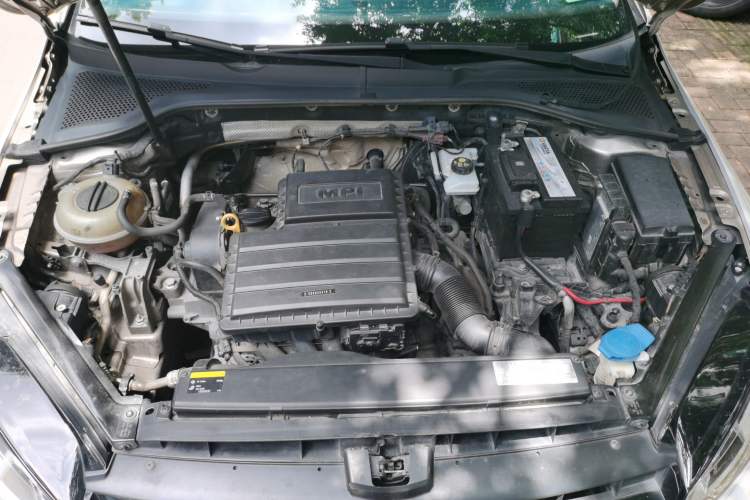 Used Volkswagen Golf 2015 1.6L Automatic Fashion Model Engine Bay