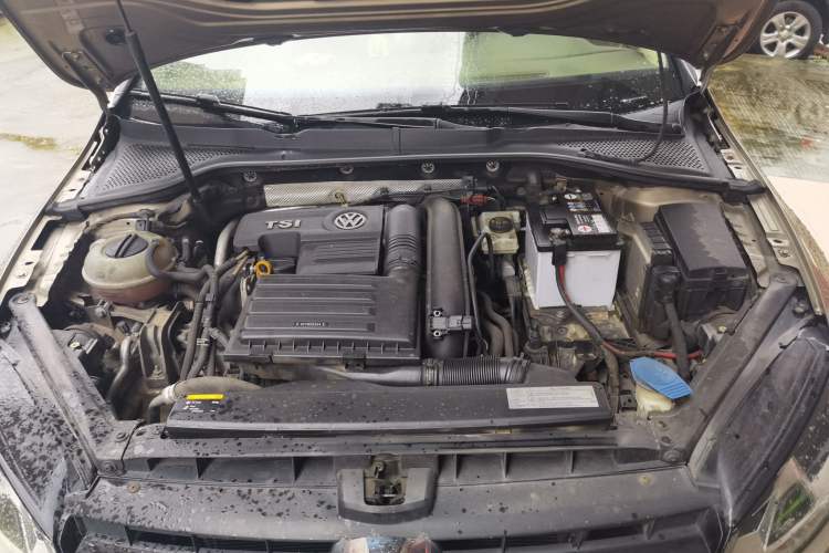 Used Volkswagen Golf 2015 1.4TSI Automatic Comfort Model Engine Bay