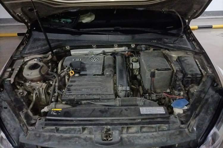 Used Volkswagen Golf 2015 1.2TSI Automatic Comfort Model Engine Bay