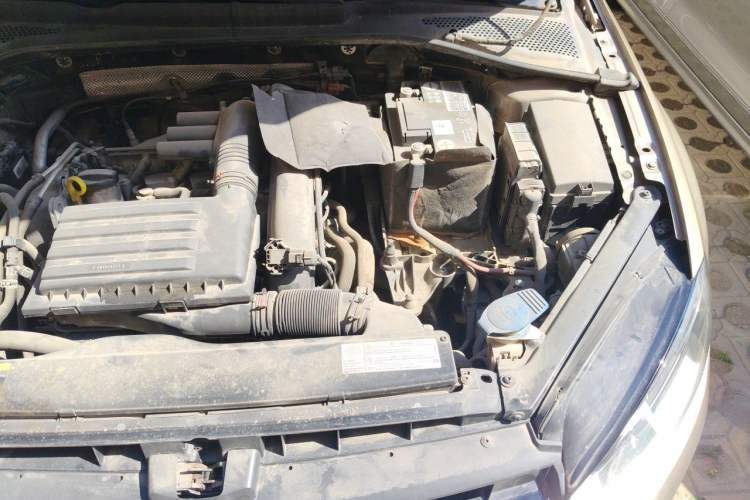 Used Volkswagen Golf 2015 1.4TSI Automatic Comfort Model Engine Bay Left