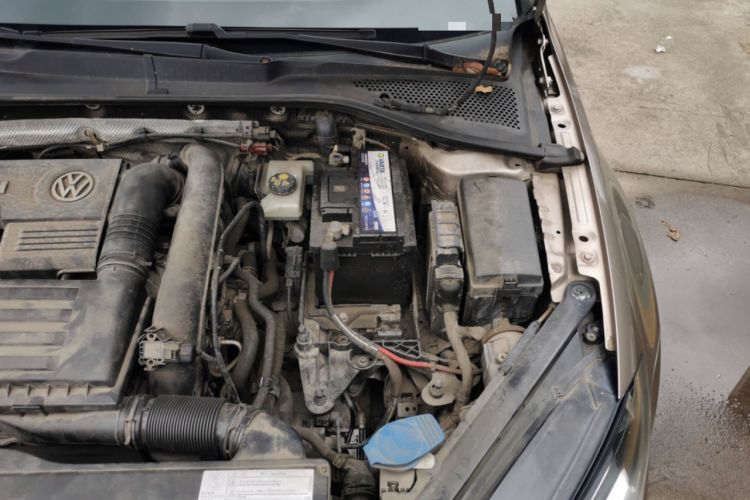 Used Volkswagen Golf 2015 1.4TSI Automatic Comfort Model Engine Bay Left