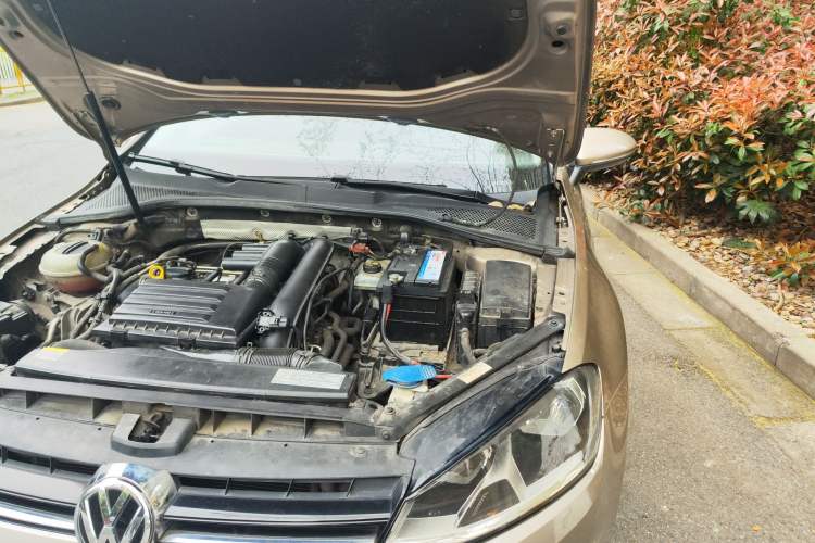 Used Volkswagen Golf 2015 1.4TSI Automatic Comfort Model Engine Bay Left