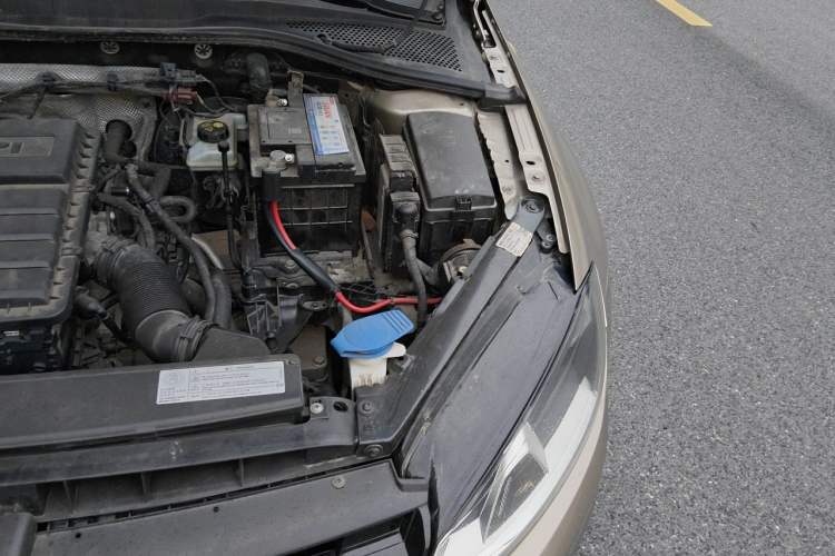 Used Volkswagen Golf 2015 1.6L Automatic Comfort Model Engine Bay Left