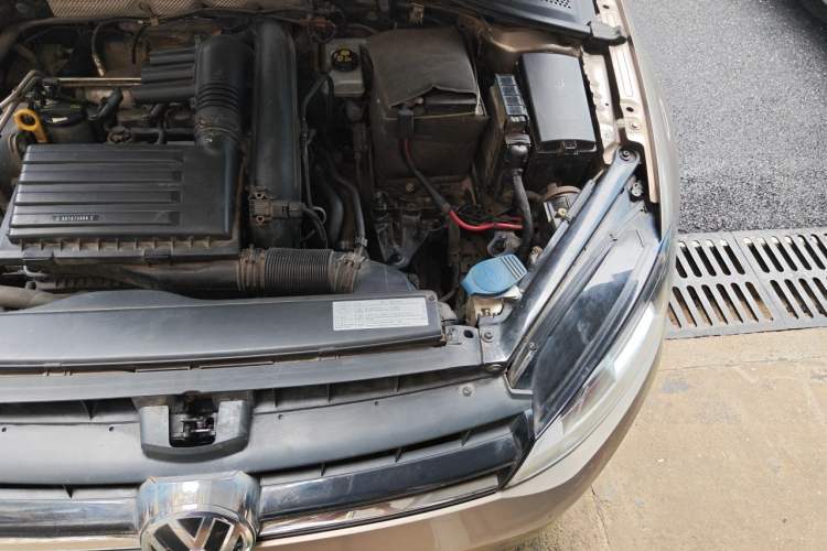 Used Volkswagen Golf 2015 1.4TSI Automatic Comfort Model Engine Bay Left