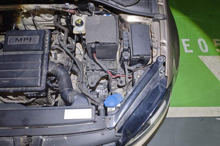 Used Volkswagen Golf 2015 1.6L Automatic Comfort Model Engine Bay Left