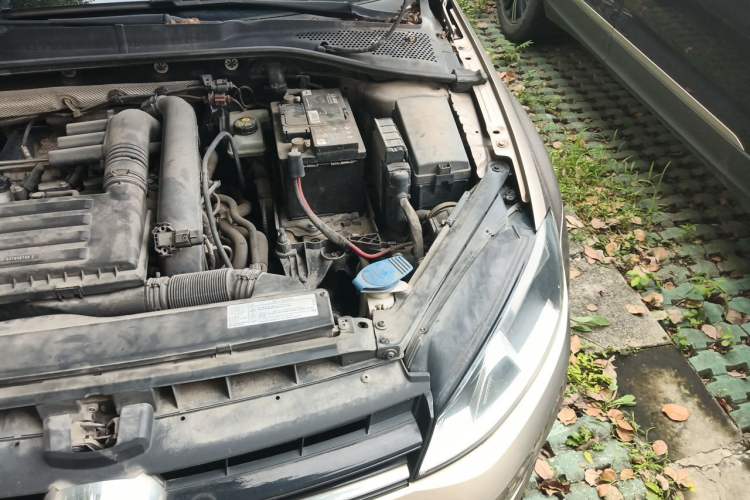 Used Volkswagen Golf 2015 1.4TSI Automatic Comfort Model Engine Bay Left
