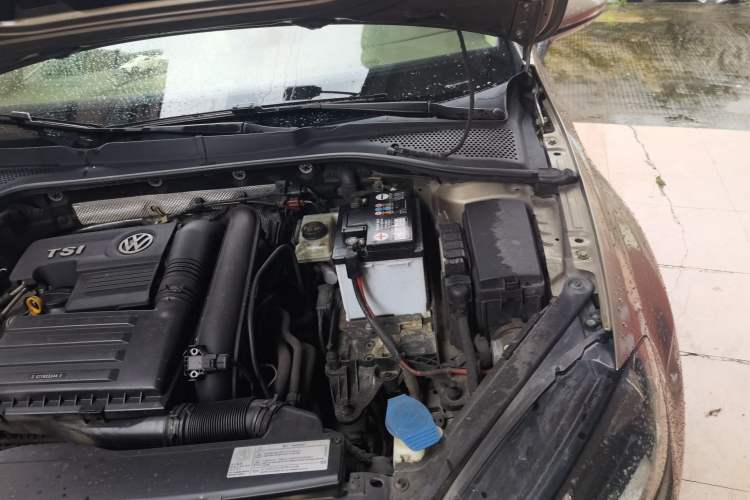 Used Volkswagen Golf 2015 1.4TSI Automatic Comfort Model Engine Bay Left