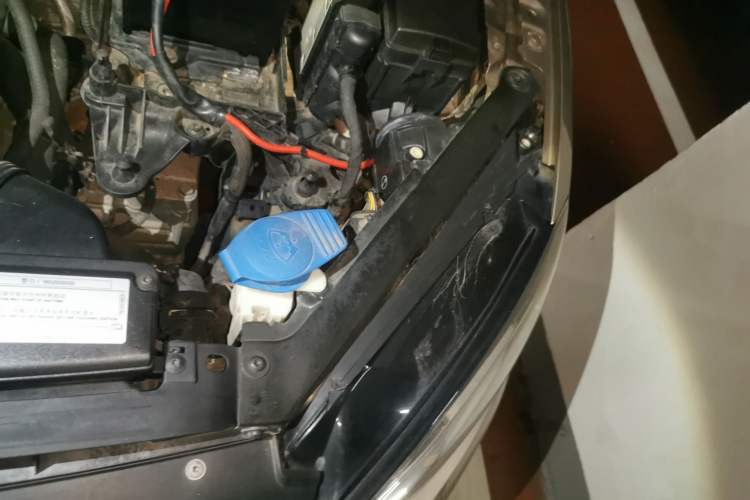 Used Volkswagen Golf 2015 1.6L Automatic Comfort Model Engine Bay Left