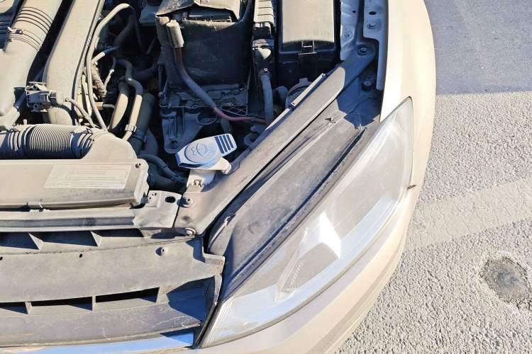 Used Volkswagen Golf 2015 1.4TSI Automatic Comfort Model Engine Bay Left