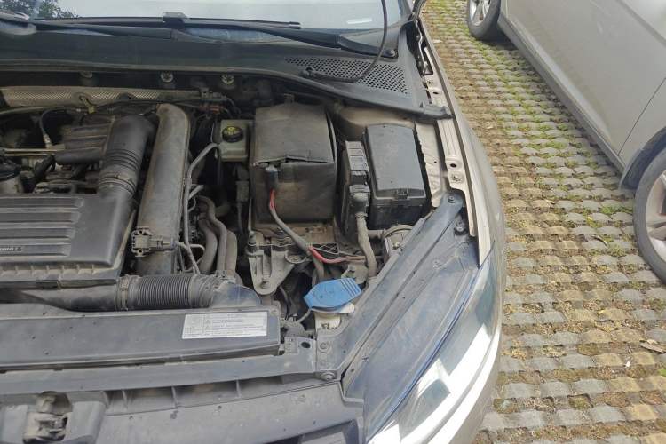 Used Volkswagen Golf 2015 1.4TSI Automatic Luxury Model Engine Bay Left