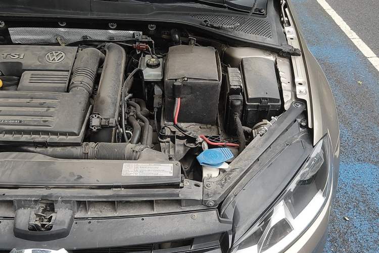 Used Volkswagen Golf 2015 1.4TSI Automatic Luxury Model Engine Bay Left