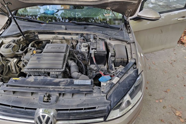 Used Volkswagen Golf 2015 1.6L Automatic Fashion Model Engine Bay Left