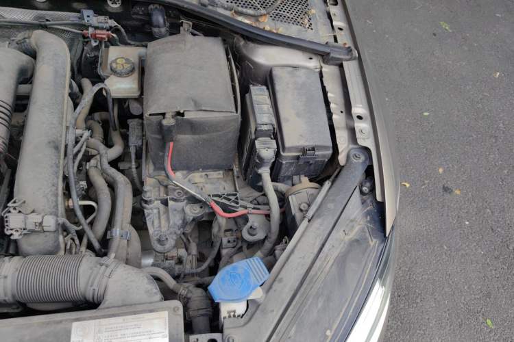 Used Volkswagen Golf 2015 1.4TSI Automatic Luxury Model Engine Bay Left
