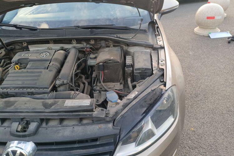 Used Volkswagen Golf 2015 1.4TSI Automatic Luxury Model Engine Bay Left