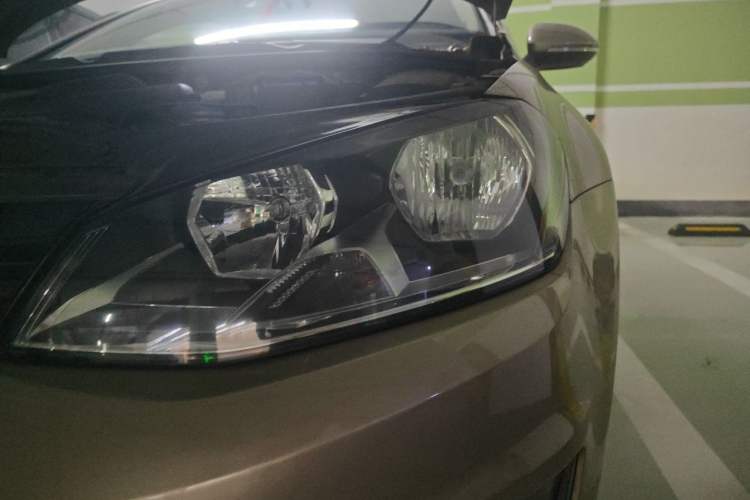Used Volkswagen Golf 2015 1.4TSI Automatic Comfort Model Engine Bay Left