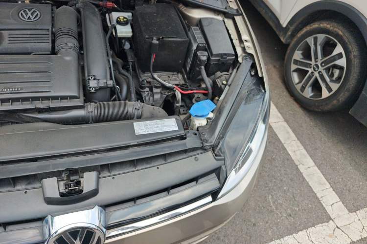 Used Volkswagen Golf 2015 1.4TSI Automatic Luxury Model Engine Bay Left