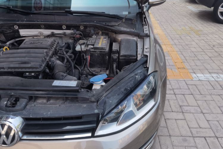 Used Volkswagen Golf 2015 1.6L Automatic Comfort Model Engine Bay Left