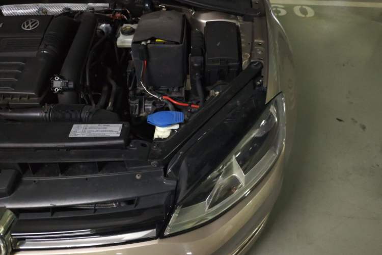 Used Volkswagen Golf 2015 1.4TSI Automatic Luxury Model Engine Bay Left