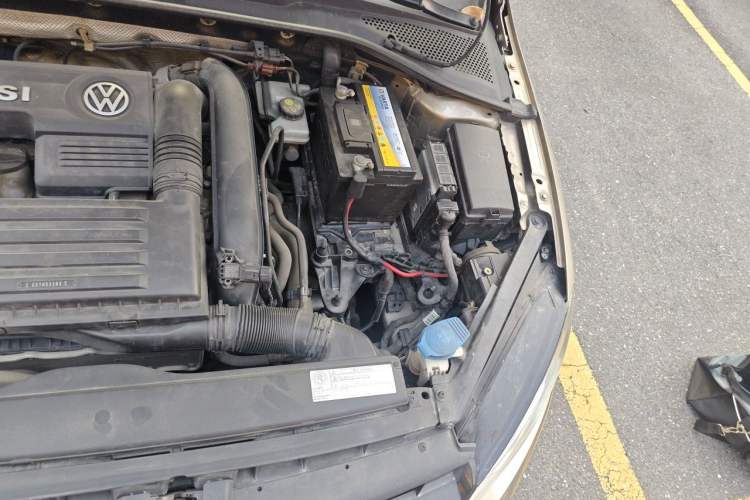 Used Volkswagen Golf 2015 1.4TSI Automatic Comfort Model Engine Bay Left