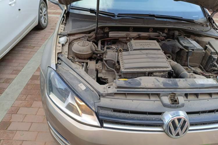 Used Volkswagen Golf 2015 1.6L Automatic Comfort Model Engine Bay Right