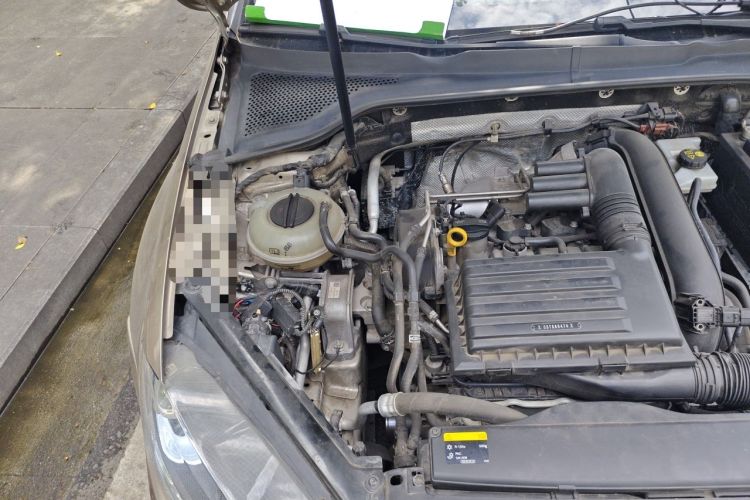 Used Volkswagen Golf 2015 1.4TSI Automatic Comfort Model Engine Bay Right