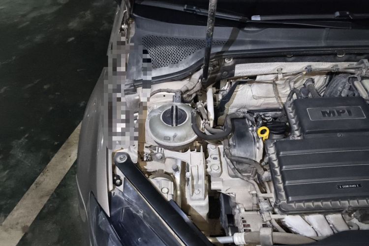 Used Volkswagen Golf 2015 1.6L Automatic Fashion Model Engine Bay Right