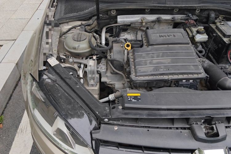 Used Volkswagen Golf 2015 1.6L Automatic Comfort Model Engine Bay Right