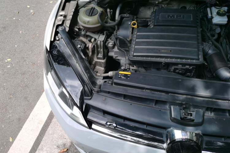 Used Volkswagen Golf 2015 1.6L Automatic Fashion Model Engine Bay Right