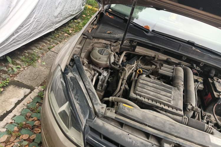 Used Volkswagen Golf 2015 1.4TSI Automatic Comfort Model Engine Bay Right