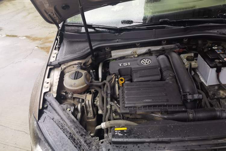 Used Volkswagen Golf 2015 1.4TSI Automatic Comfort Model Engine Bay Right