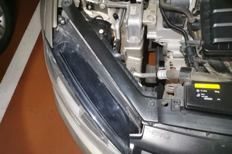 Used Volkswagen Golf 2015 1.6L Automatic Comfort Model Engine Bay Right