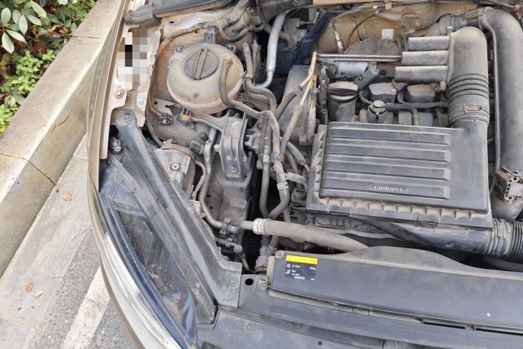 Used Volkswagen Golf 2015 1.4TSI Automatic Comfort Model Engine Bay Right