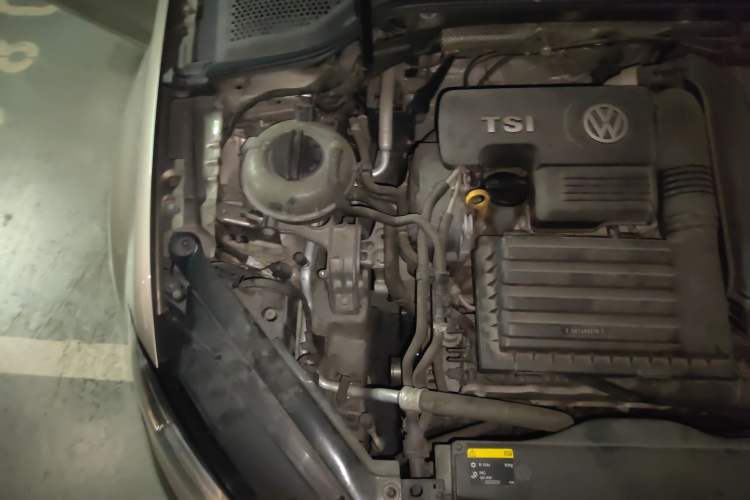 Used Volkswagen Golf 2015 1.4TSI Automatic Comfort Model Engine Bay Right