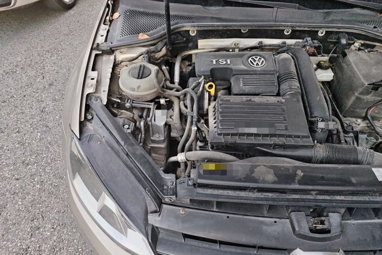 Used Volkswagen Golf 2015 1.4TSI Manual Comfort Model Engine Bay Right